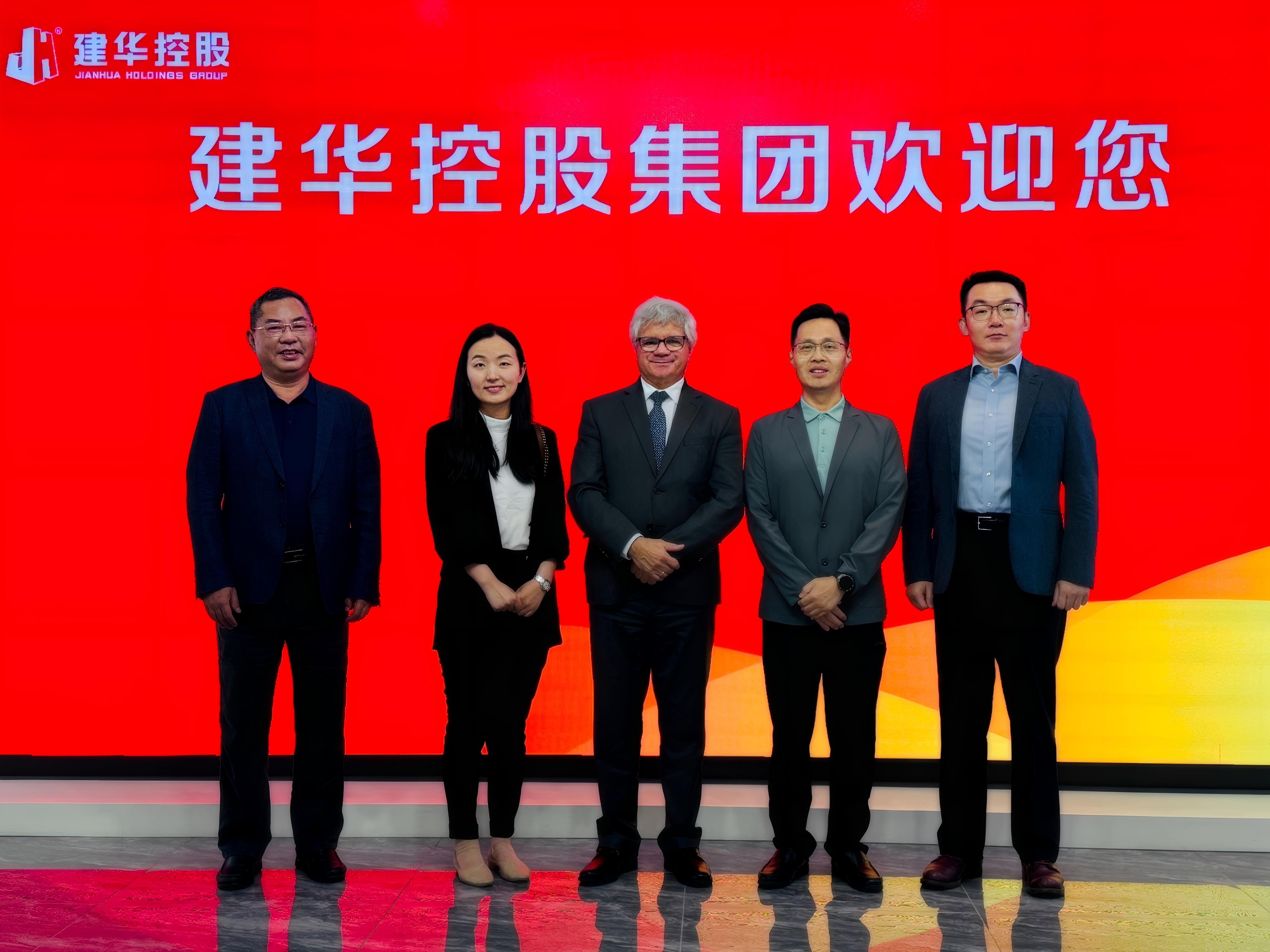 秘鲁驻上海领事馆商务参赞参观建华集团