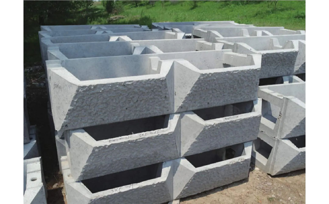 植草型、鱼巢型和卵石型生态框